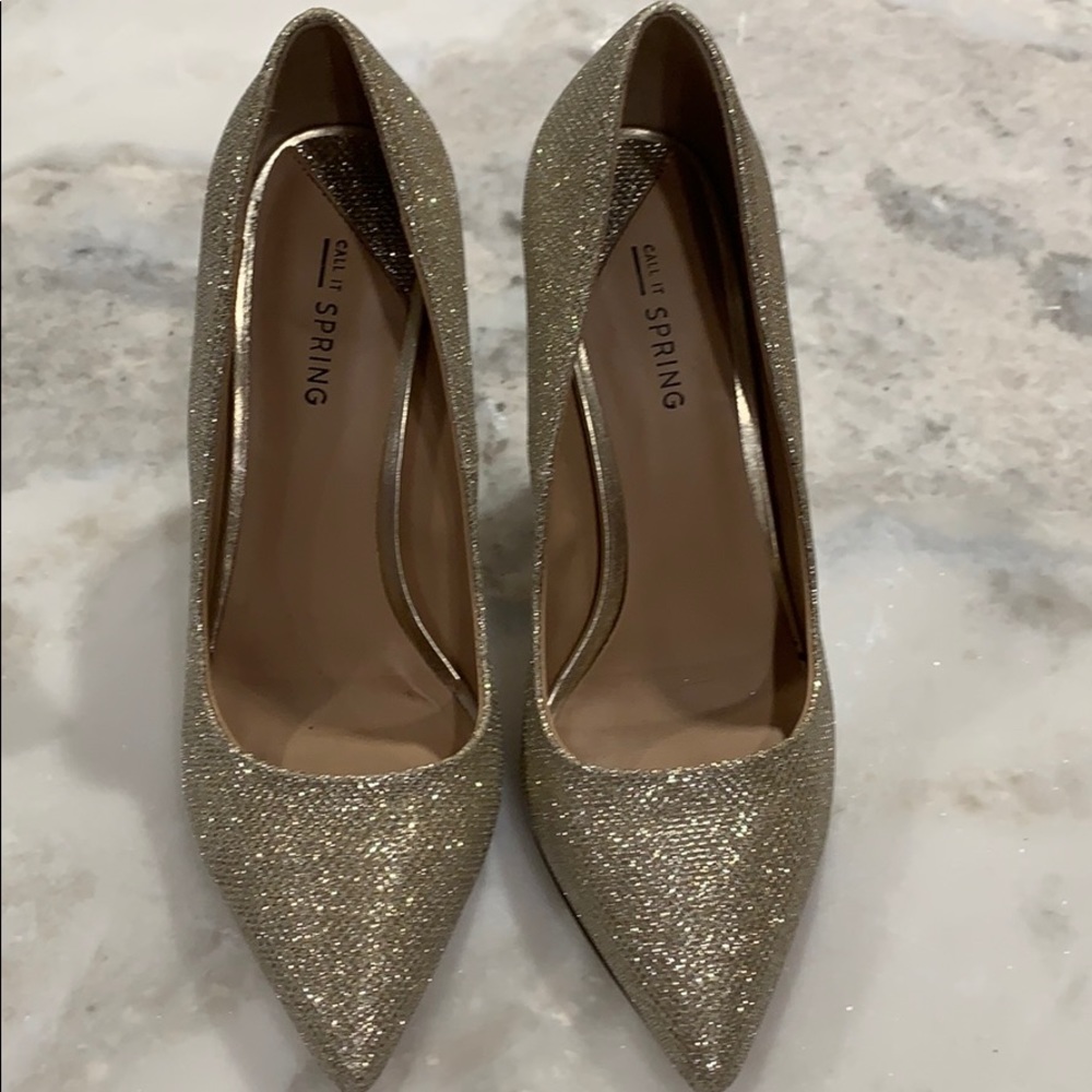 Ladies gold sparkly dress pump